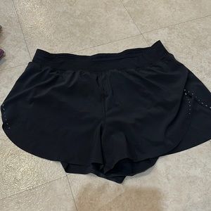 find your pace lined 3” lululemon shorts